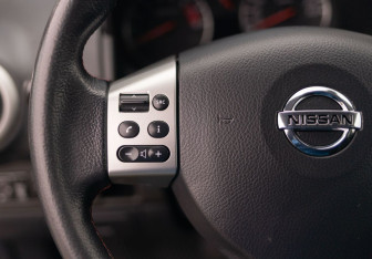 Подержанный автомобиль Nissan Note 2011 года (12 фото)