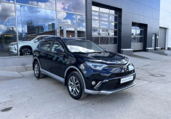 Подержанный автомобиль Toyota RAV4 2017 года (5 фото)
