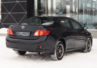 Подержанный автомобиль Toyota Corolla Sedan 2009 года (5 фото)