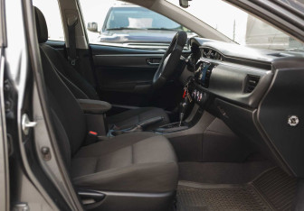 Подержанный автомобиль Toyota Corolla Sedan 2013 года (18 фото)