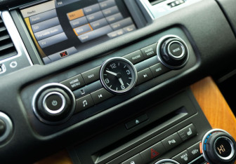 Подержанный автомобиль Land Rover Range Rover Sport 2009 года (20 фото)