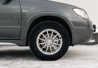 Подержанный автомобиль Mitsubishi Outlander 2007 года (9 фото)