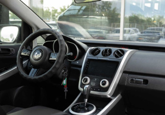 Подержанный автомобиль Mazda CX-7 2007 года (10 фото)