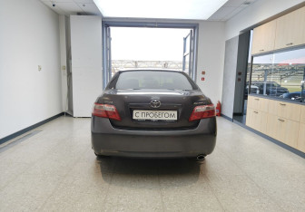Подержанный автомобиль Toyota Camry Sedan 2010 года (5 фото)