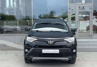 Подержанный автомобиль Toyota RAV4 2018 года (2 фото)