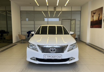 Подержанный автомобиль Toyota Camry Sedan 2013 года (2 фото)