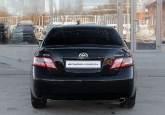 Подержанный автомобиль Toyota Camry Sedan 2006 года (6 фото)