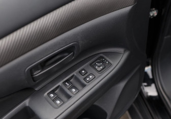 Подержанный автомобиль Mitsubishi Outlander 2015 года (18 фото)