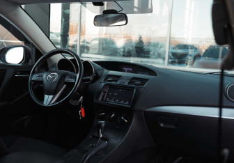 Подержанный автомобиль Mazda 3 Sedan 2012 года (10 фото)