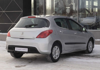 Подержанный автомобиль Peugeot 308 Hatchback 2011 года (5 фото)