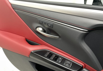 Подержанный автомобиль Lexus ES 2021 года (12 фото)