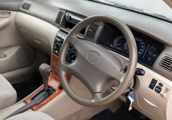 Подержанный автомобиль Toyota Corolla Sedan 2001 года (11 фото)