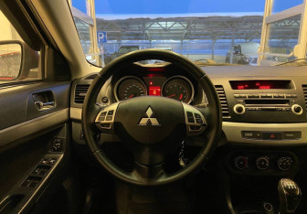 Подержанный автомобиль Mitsubishi Lancer Sedan 2008 года (10 фото)