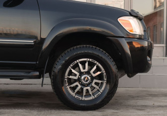 Подержанный автомобиль Toyota Sequoia 2004 года (9 фото)