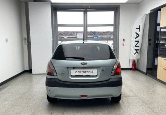 Подержанный автомобиль Kia Rio Hatchback 2007 года (6 фото)