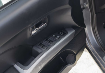 Подержанный автомобиль Mitsubishi Outlander 2008 года (15 фото)