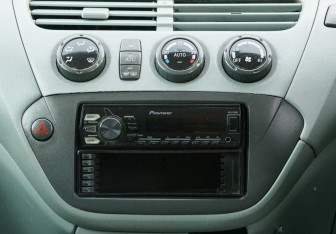 Подержанный автомобиль Toyota Vista Wagon 1998 года (14 фото)