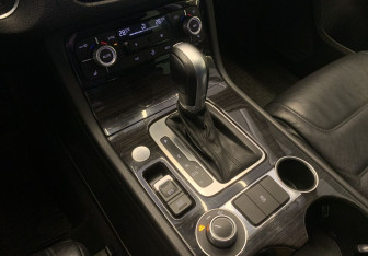 Подержанный автомобиль Volkswagen Touareg 2017 года (10 фото)