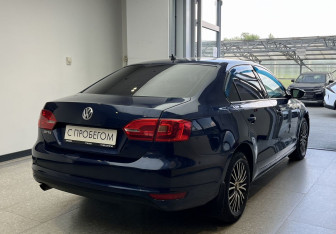 Подержанный автомобиль Volkswagen Jetta Sedan 2012 года (4 фото)
