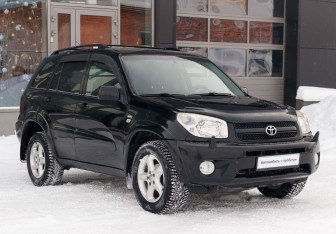 Подержанный автомобиль Toyota RAV4 2004 года (3 фото)
