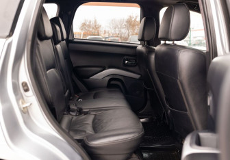 Подержанный автомобиль Mitsubishi Outlander 2008 года (18 фото)