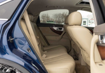 Подержанный автомобиль Infiniti FX 2012 года (21 фото)