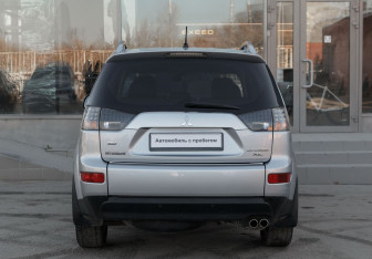 Подержанный автомобиль Mitsubishi Outlander 2008 года (6 фото)
