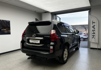 Подержанный автомобиль Lexus GX 2012 года (4 фото)