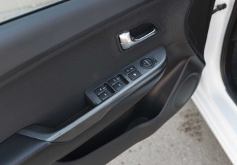 Подержанный автомобиль Kia Rio Sedan 2015 года (17 фото)