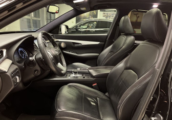 Подержанный автомобиль Infiniti QX50 2018 года (15 фото)