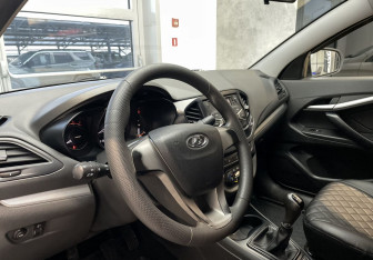 Подержанный автомобиль LADA (ВАЗ) Vesta Sedan 2018 года (9 фото)