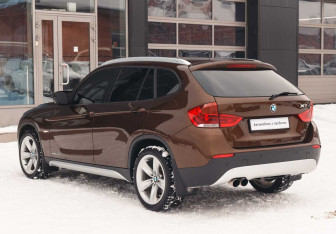 Подержанный автомобиль BMW X1 2011 года (7 фото)