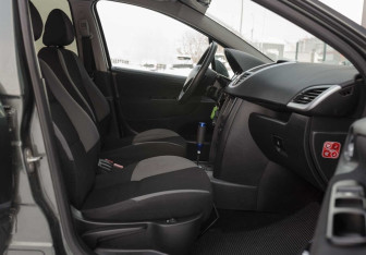 Подержанный автомобиль Peugeot 207 Hatchback 2007 года (18 фото)