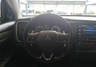 Подержанный автомобиль Mitsubishi Outlander 2019 года (9 фото)