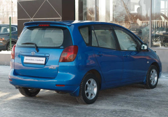 Подержанный автомобиль Toyota Corolla Spacio 2002 года (5 фото)