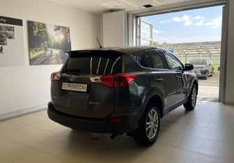 Подержанный автомобиль Toyota RAV4 2013 года (4 фото)