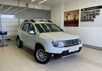 Подержанный автомобиль Renault Duster 2014 года (3 фото)