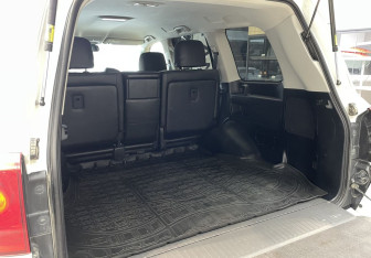 Подержанный автомобиль Toyota Land Cruiser Suv 2013 года (8 фото)