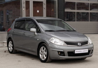 Подержанный автомобиль Nissan Tiida Hatchback 2013 года (3 фото)
