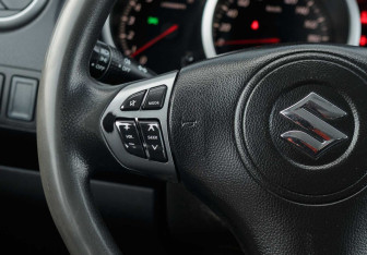 Подержанный автомобиль Suzuki Grand Vitara 2010 года (12 фото)