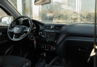 Подержанный автомобиль Kia Rio Sedan 2014 года (10 фото)