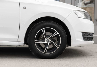 Подержанный автомобиль Skoda Rapid Liftback 2017 года (9 фото)