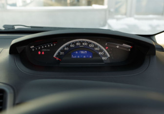 Подержанный автомобиль Honda Freed 2011 года (13 фото)