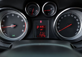 Подержанный автомобиль Opel Mokka 2014 года (13 фото)