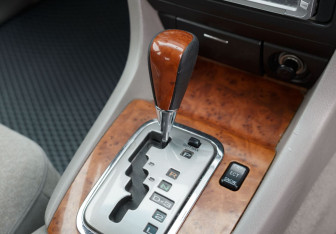 Подержанный автомобиль Toyota Mark II Sedan 2002 года (15 фото)