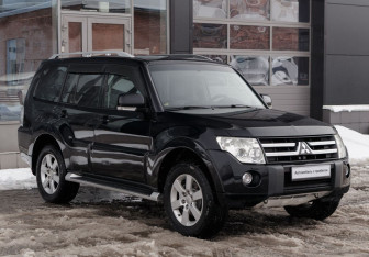 Подержанный автомобиль Mitsubishi Pajero 2006 года (3 фото)