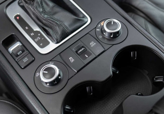 Подержанный автомобиль Volkswagen Touareg 2012 года (17 фото)