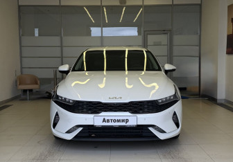 Подержанный автомобиль Kia K5 2022 года (3 фото)