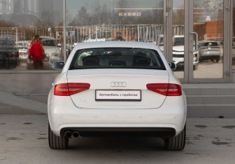 Подержанный автомобиль Audi A4 Sedan 2014 года (6 фото)