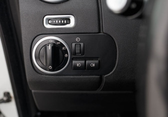 Подержанный автомобиль Land Rover Discovery 2013 года (21 фото)